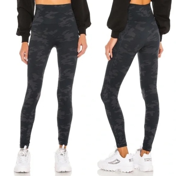 Spanx Look At Me Now Leggings Size Medium NWT - Picture 1 of 8